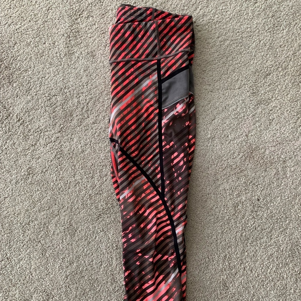 Small Petite Athleta Cropped Leggings - Picture 2 of 6